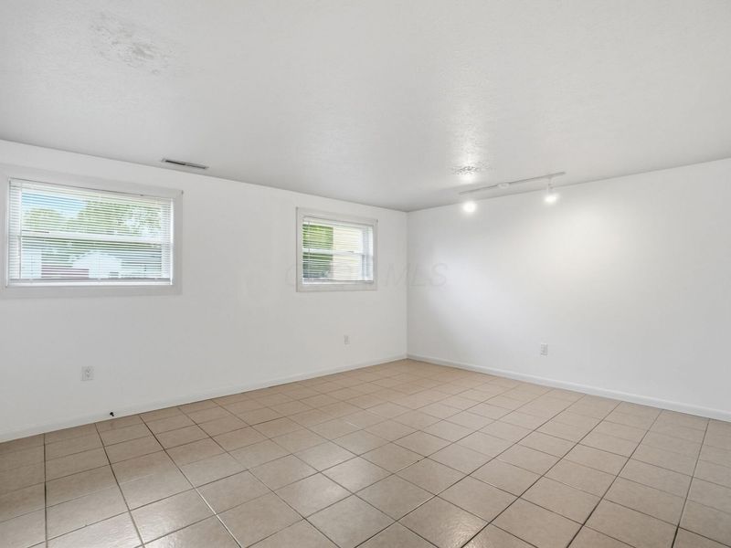 5007 Holbrook Drive, Columbus, OH 43232 Photo 20