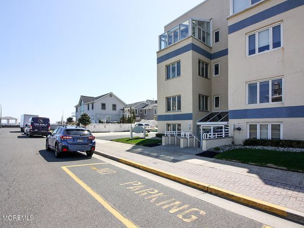 15 Garfield Avenue, Unit 102, Avon-by-the-sea, NJ 07717