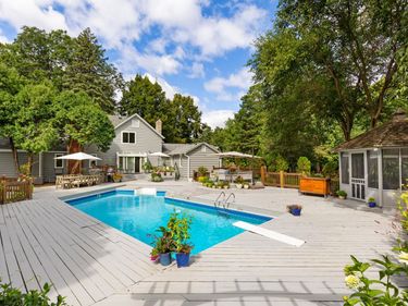 3865 Hillcrest Road, Deephaven, MN 55391