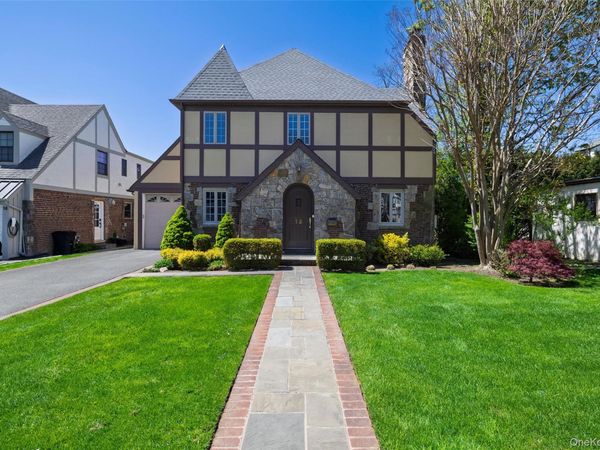 12 May Court, Rockville Centre, NY 11570