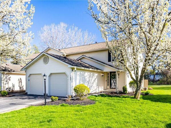 143 Courtshire Lane , Penfield, NY 14526