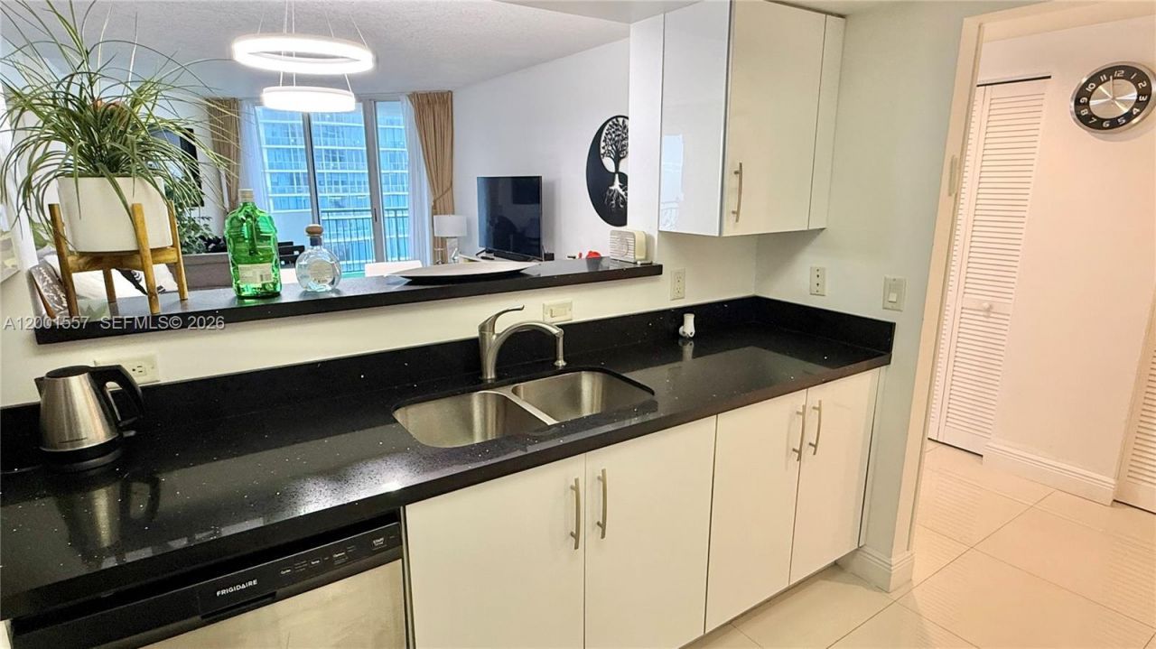 17375 Collins Ave, Unit 1006, Sunny Isles Beach, FL 33160 Photo