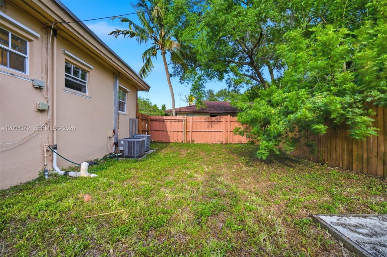 823-825 NW 9th St, Hallandale Beach, FL 33009 Photo