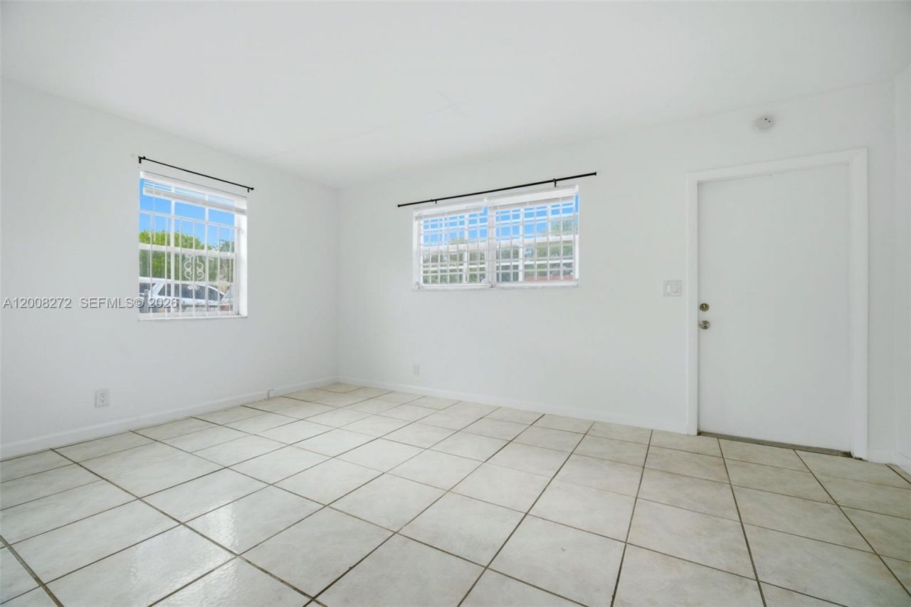 823-825 NW 9th St, Hallandale Beach, FL 33009 Photo