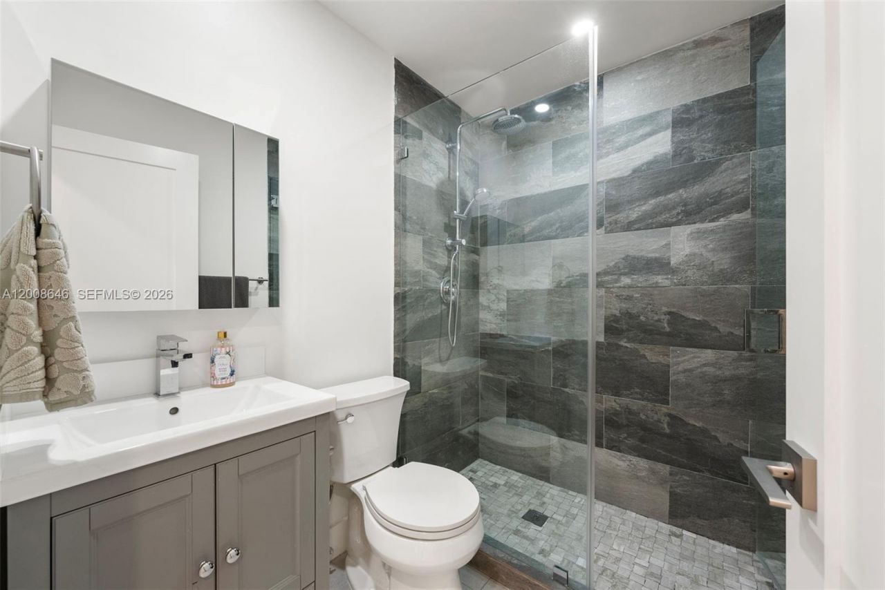 8220 SW 182nd St, Palmetto Bay, FL 33157 Photo