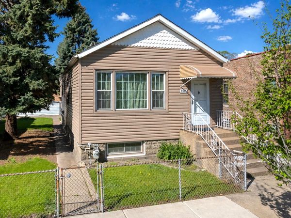 3006 S Poplar Avenue , Chicago, IL 60608