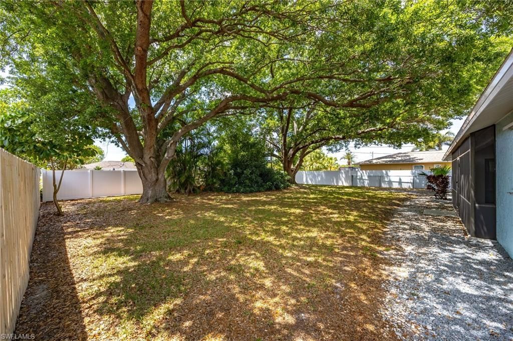 2220 SE 8th Ter, Cape Coral, FL 33990 Photo