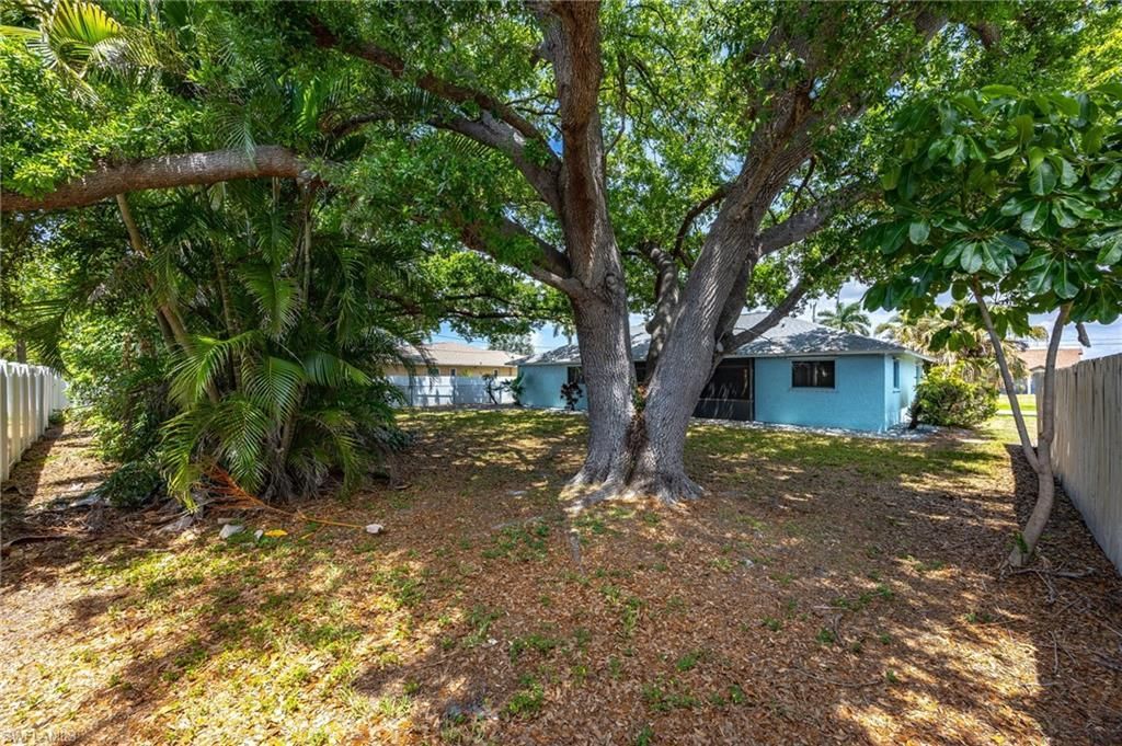 2220 SE 8th Ter, Cape Coral, FL 33990 Photo