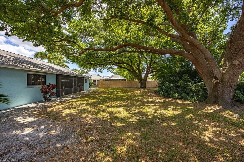 2220 SE 8th Ter, Cape Coral, FL 33990 Photo