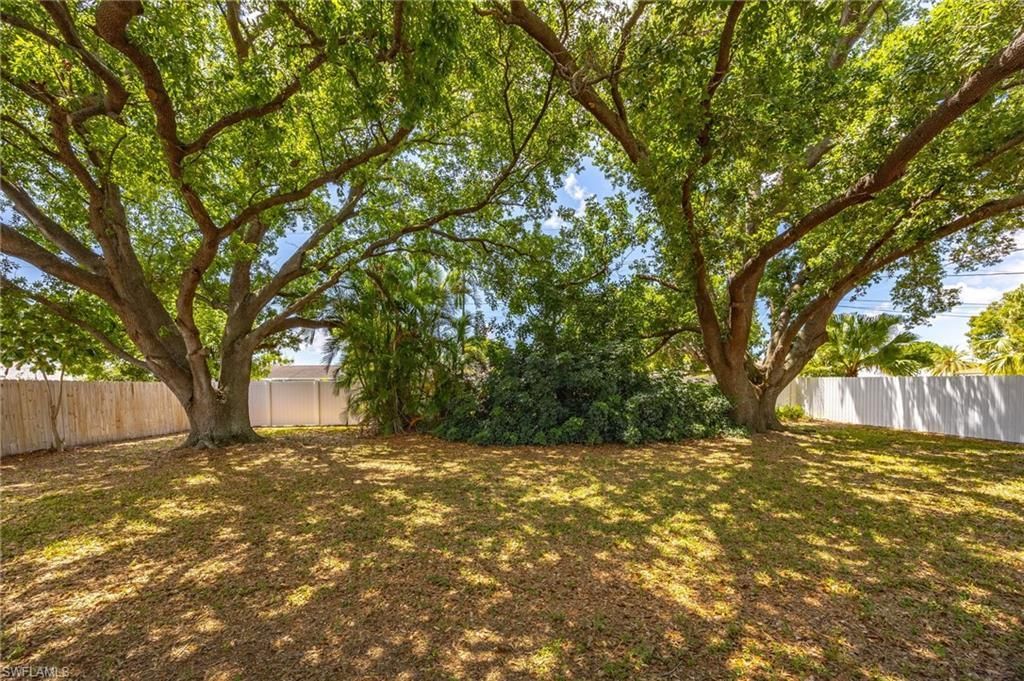 2220 SE 8th Ter, Cape Coral, FL 33990 Photo