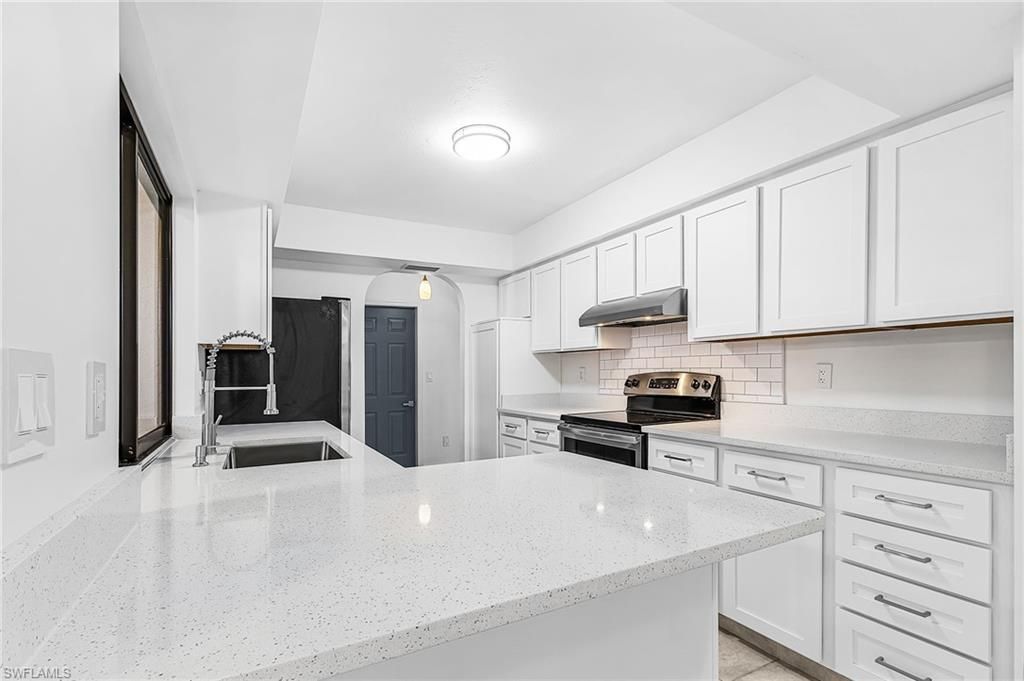 2220 SE 8th Ter, Cape Coral, FL 33990 Photo
