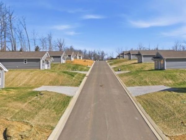 106 Hill Place , Dickson, TN 37055