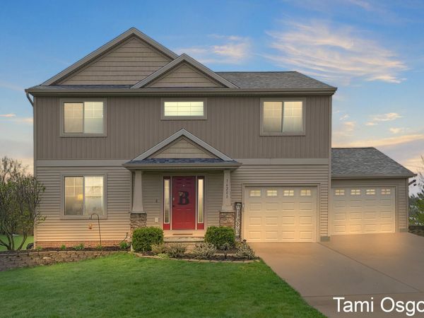 16208 Trent Ridge Drive, Cedar Springs, MI 49319