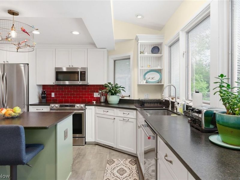 21012 Halburton Road, Beachwood, OH 44122 Photo 3