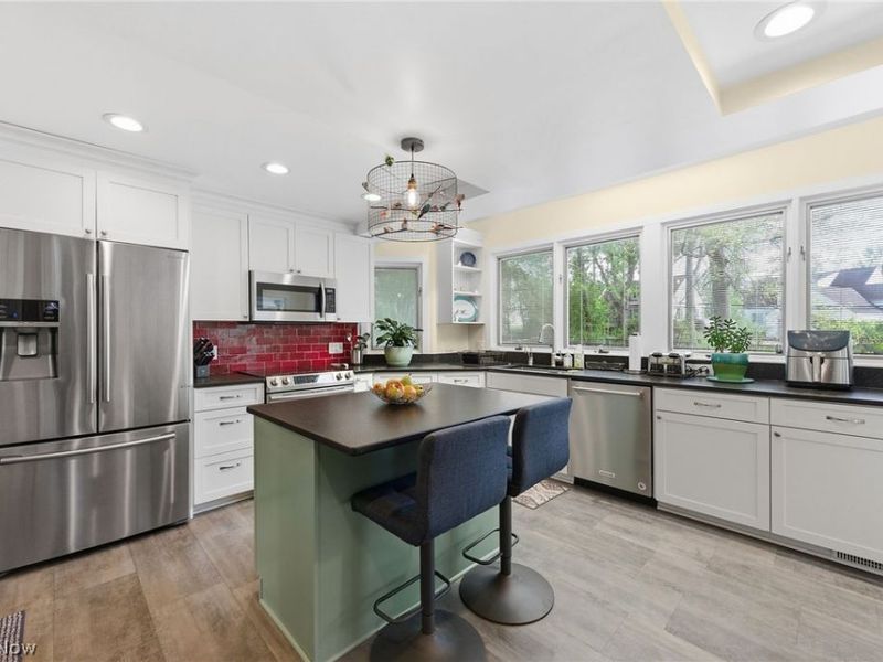 21012 Halburton Road, Beachwood, OH 44122 Photo 4