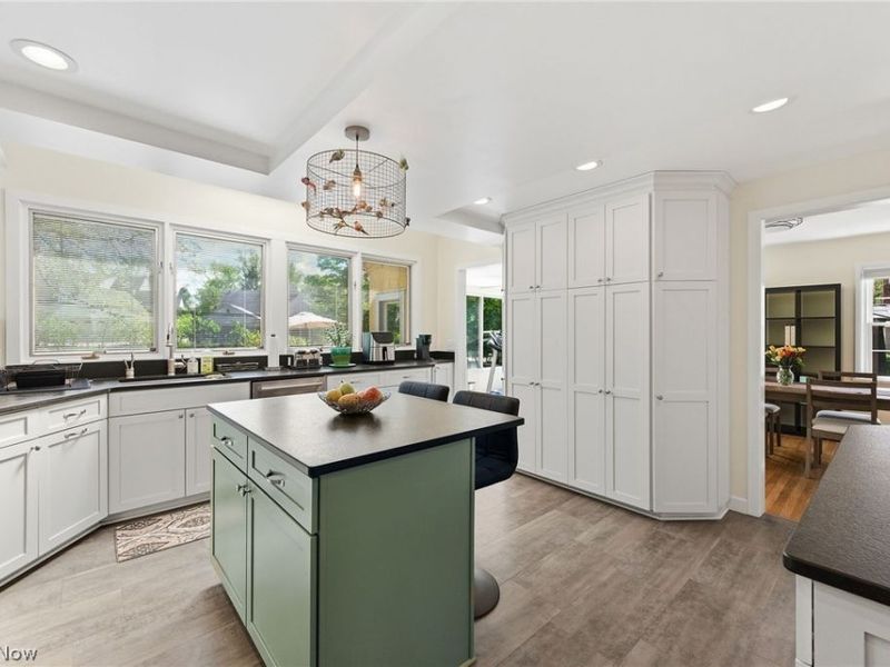 21012 Halburton Road, Beachwood, OH 44122 Photo 5