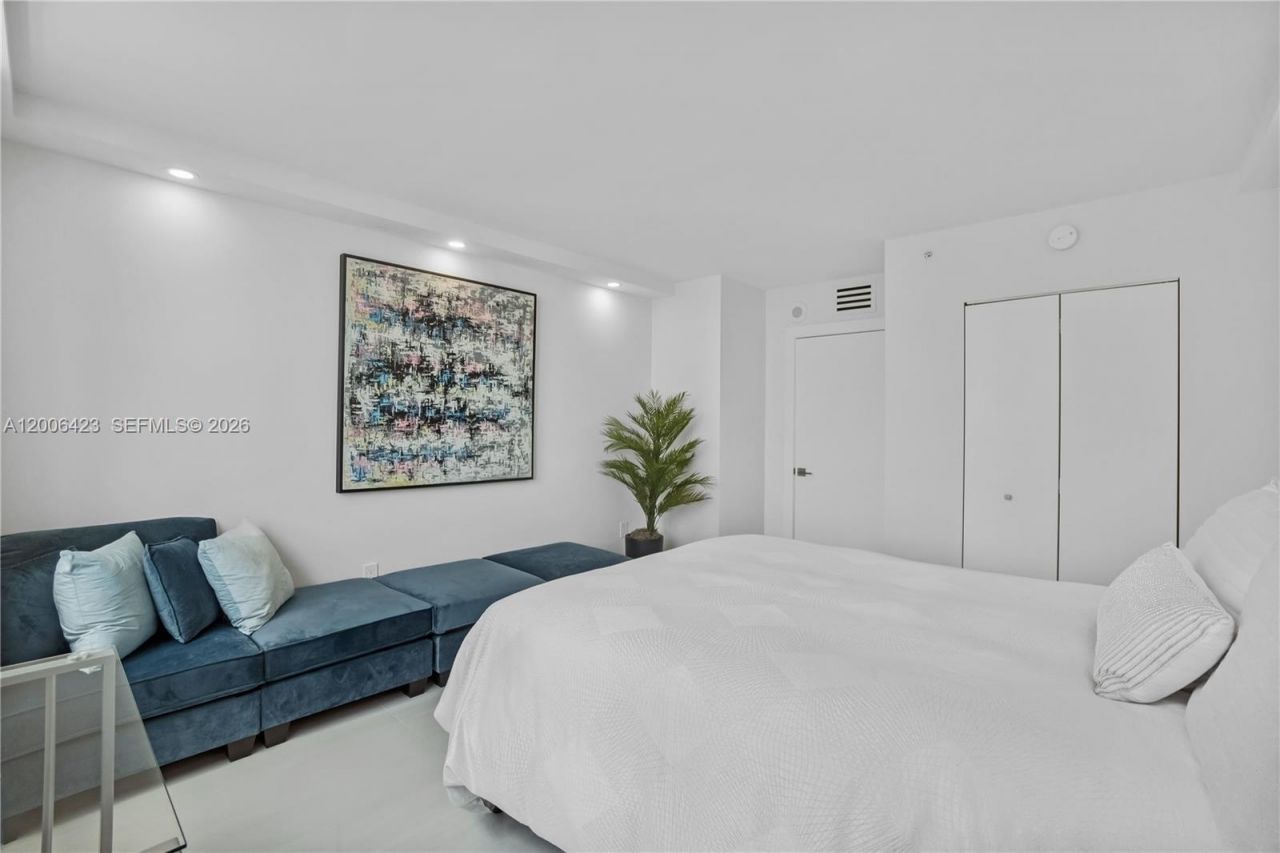 1155 Brickell Bay Dr, Unit 2003, Miami, FL 33131 Photo