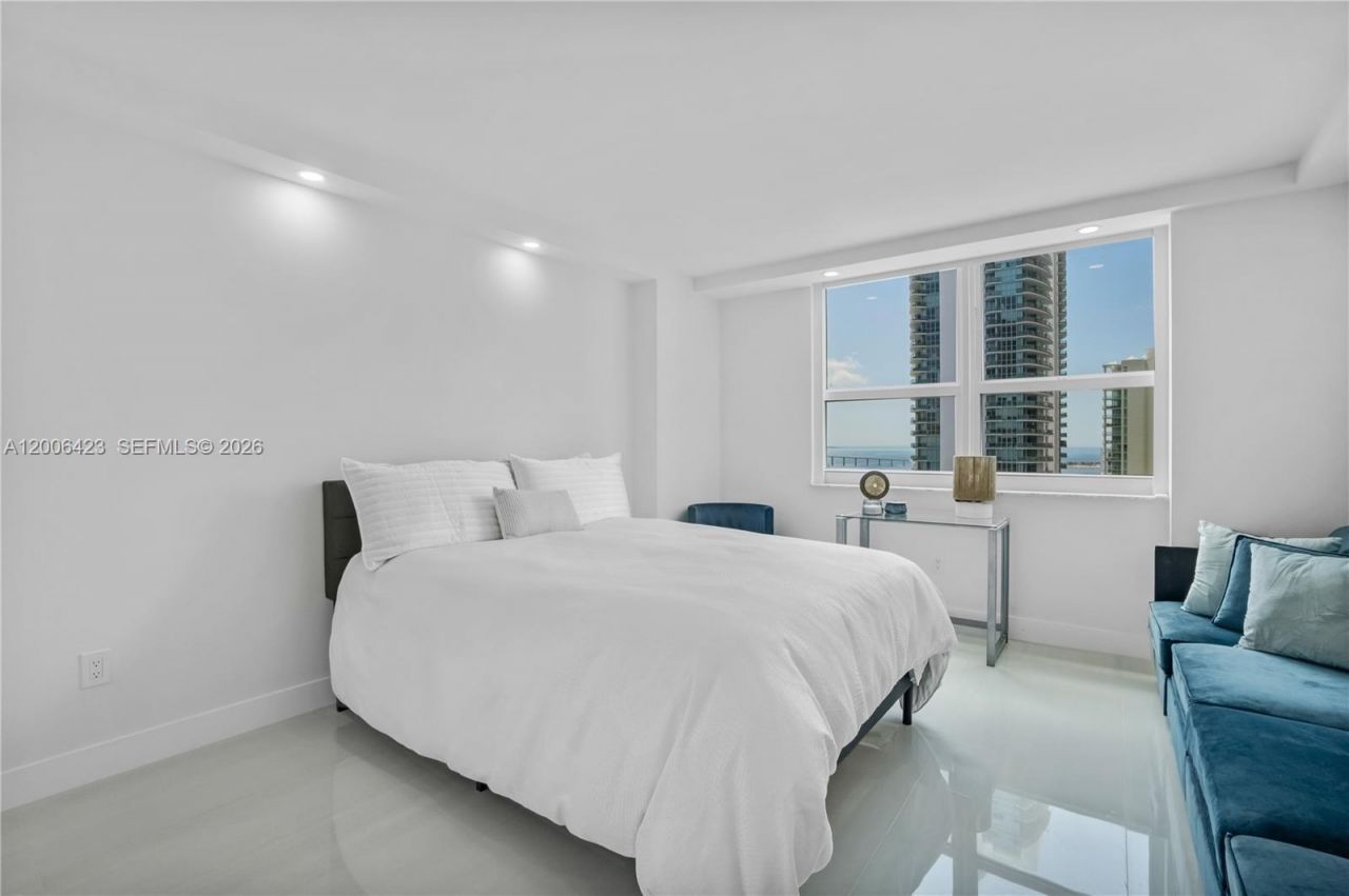 1155 Brickell Bay Dr, Unit 2003, Miami, FL 33131 Photo