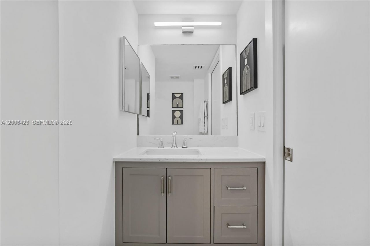 1155 Brickell Bay Dr, Unit 2003, Miami, FL 33131 Photo