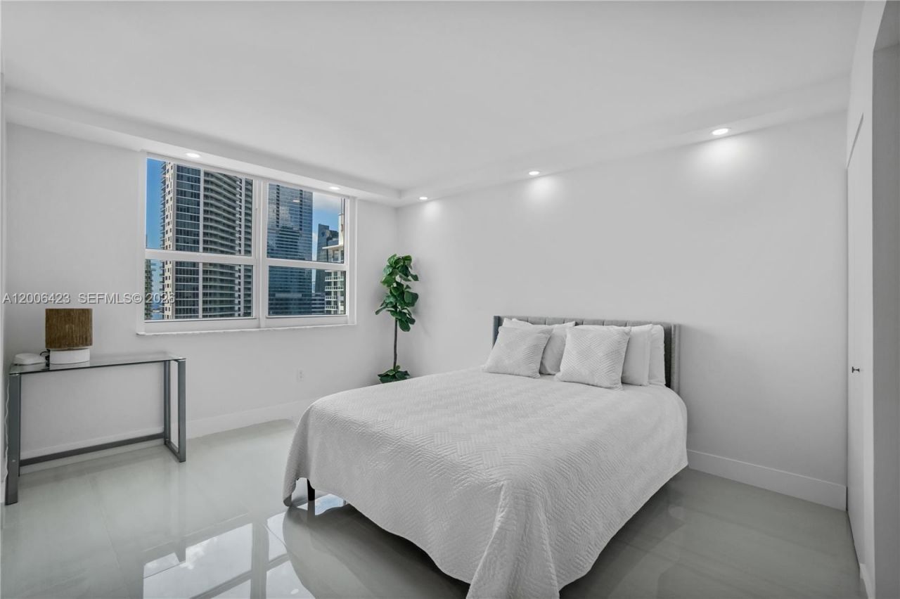 1155 Brickell Bay Dr, Unit 2003, Miami, FL 33131 Photo