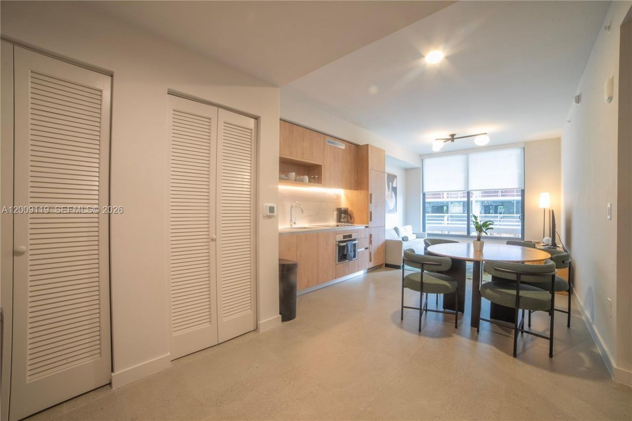 11 NE 6th , Unit 1104, Miami, FL 33132 Photo