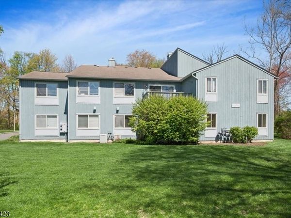 73 Drake Ln, Roxbury, NJ 07852