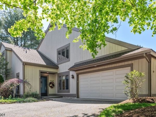 400 Bromley Pl, Wyckoff, NJ 07481