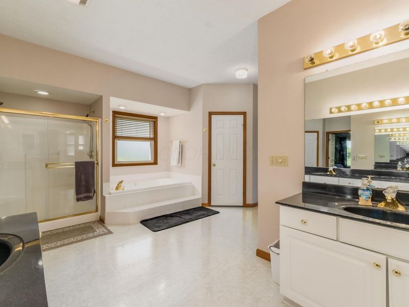 1691 E Glenhurst Drive NW, Lancaster, OH 43130 Photo 24