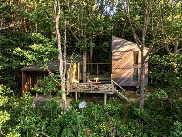 1015 Grays Landing , Skaneateles, NY 13152