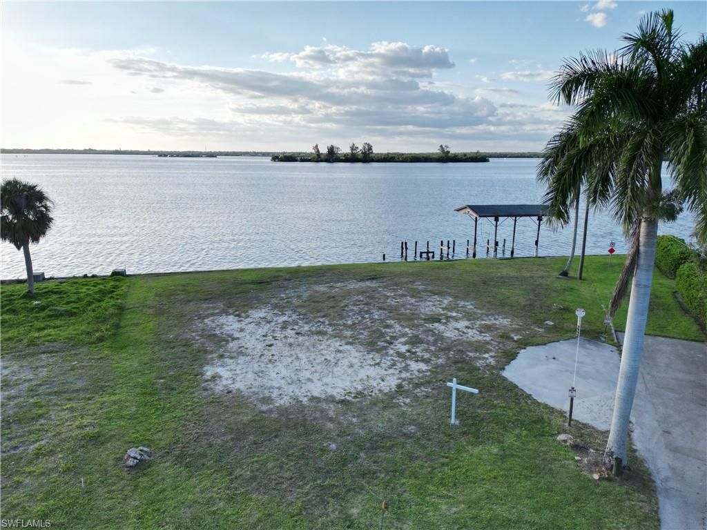 4567 E Riverside Dr, Fort Myers, FL 33905 Photo
