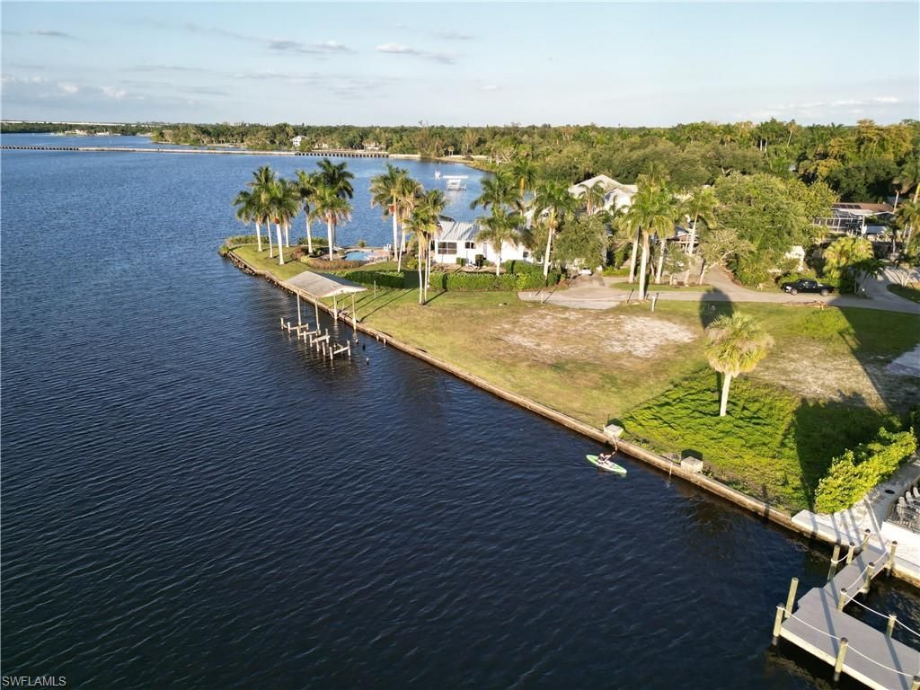 4567 E Riverside Dr, Fort Myers, FL 33905 Photo