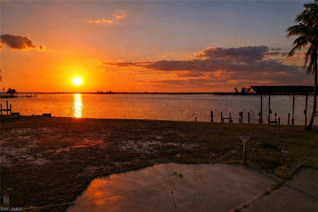 4567 E Riverside Dr, Fort Myers, FL 33905 Photo