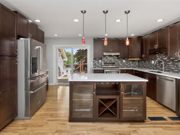 9505 Dennis Drive, Urbandale, IA 50322