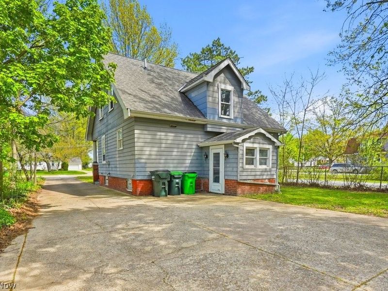 1712 E 300th Street, Wickliffe, OH 44092 Photo 3