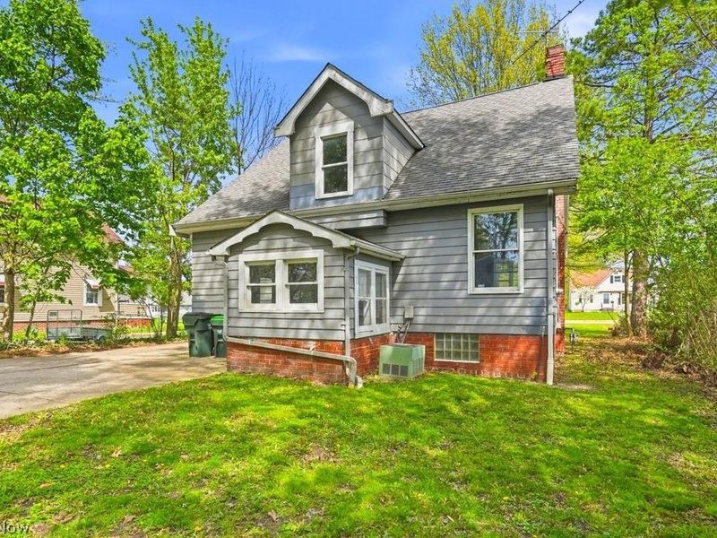 1712 E 300th Street, Wickliffe, OH 44092 Photo 4