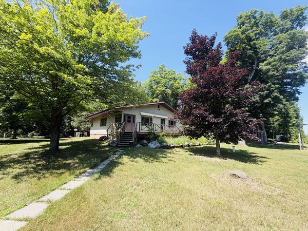 129 E 14 Mile RD, Dafter, MI 49724