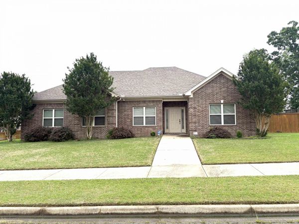 3100 Village East Drive , North Little Rock, AR 72120