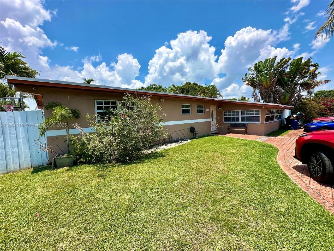 21000 NE 26th Ave , Miami, FL 33180 Photo