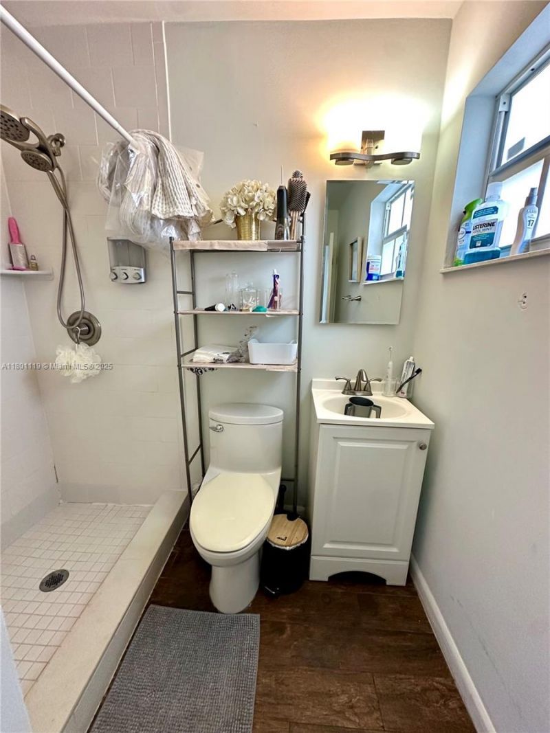 21000 NE 26th Ave , Miami, FL 33180 Photo