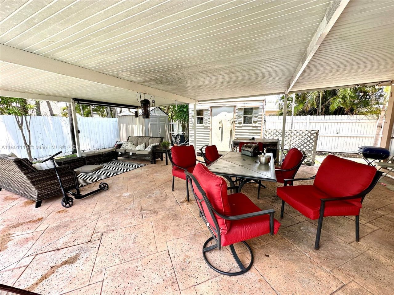 21000 NE 26th Ave , Miami, FL 33180 Photo