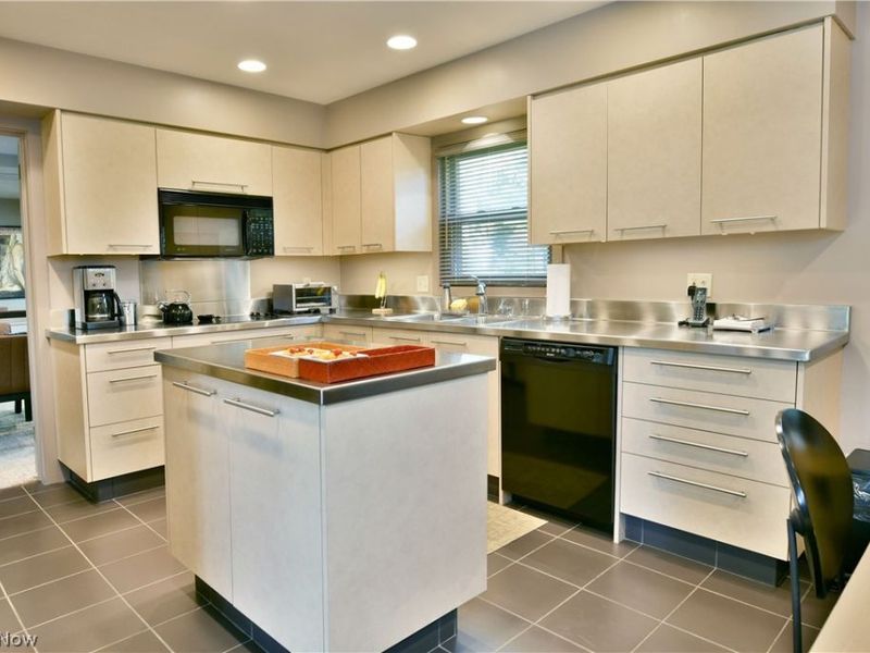 5797 Sampson Drive, Girard, OH 44420 Photo 12