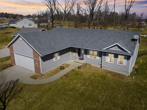 5057 Schwiebert Dr , Walker, IA 52352