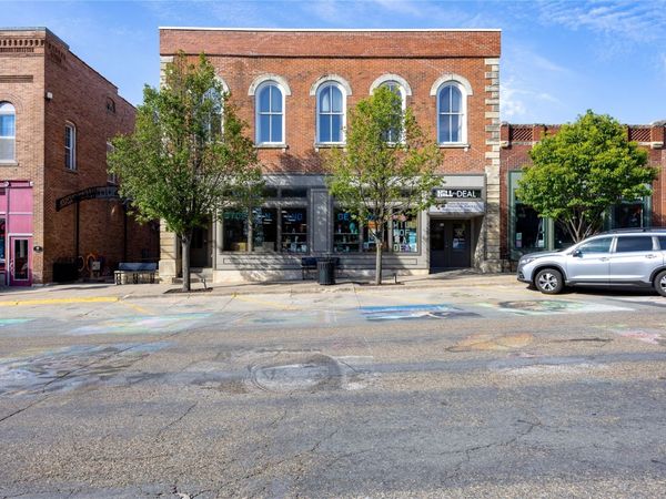 114-118 1st Street SW, Mt Vernon, IA 52314