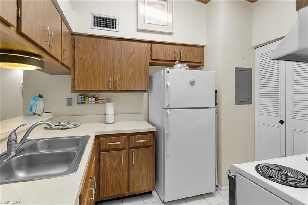 58 Manor Ter, Unit 8-204, Marco Island, FL 34145 Photo