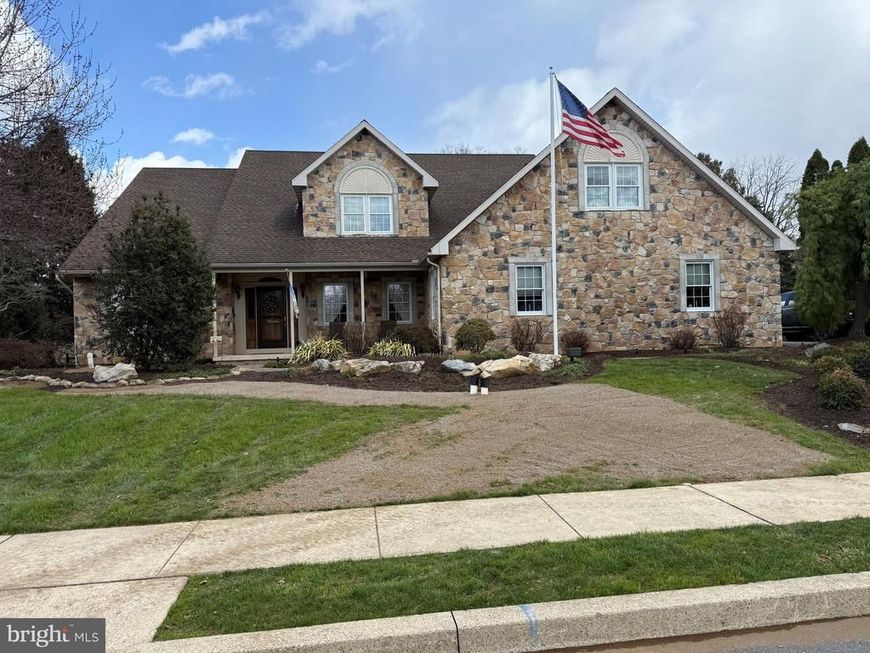 139 Grande Boulevard, Sinking Spring, PA 19608 Main Photo