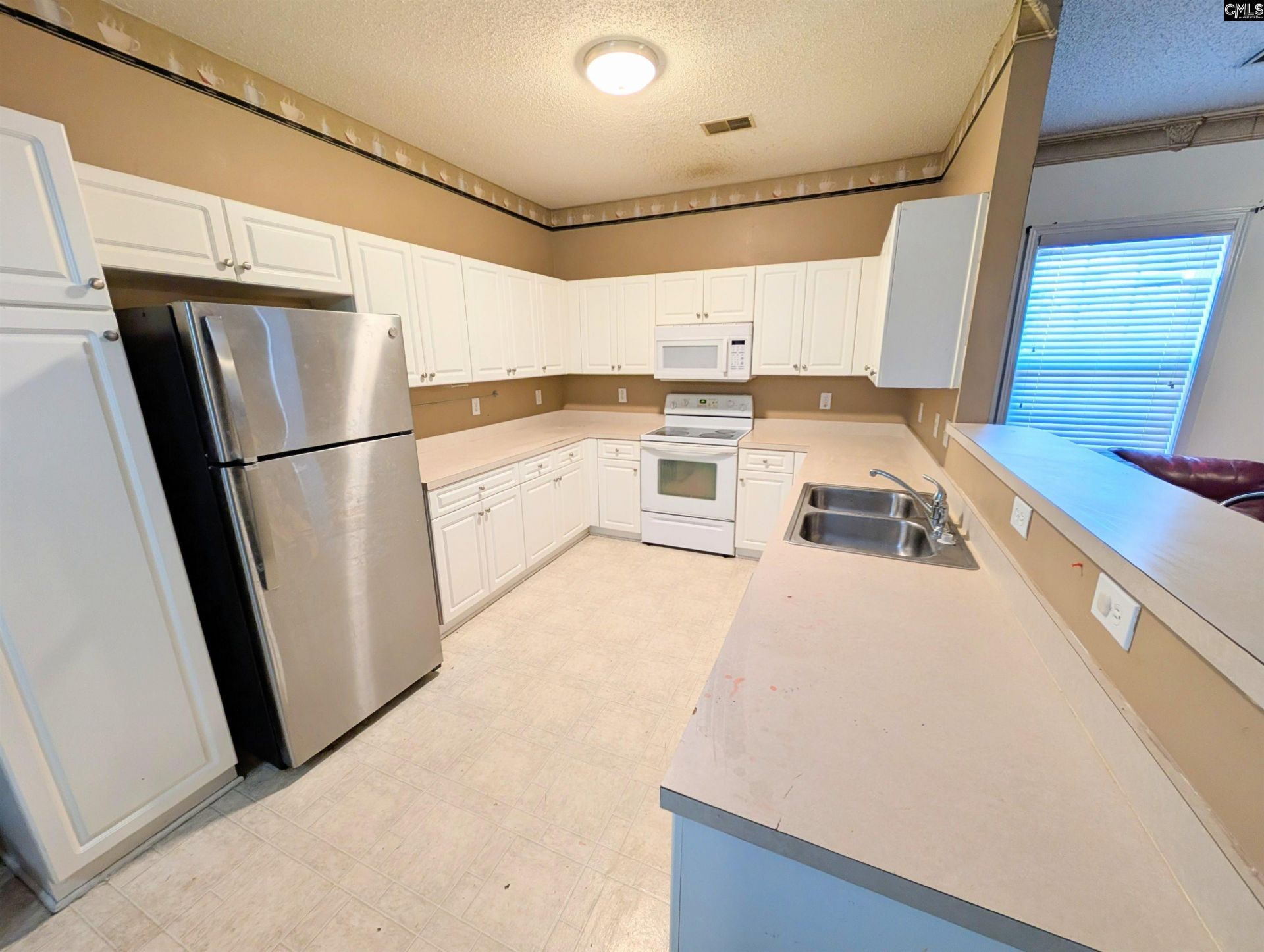 11 Founders Lake Court  Photo 9