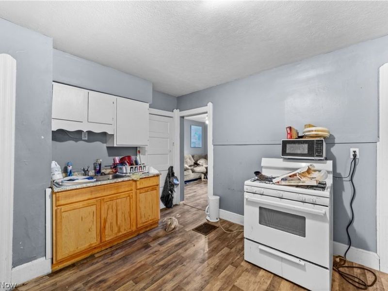 122 Elbe Street , Elyria, OH 44035 Photo 10