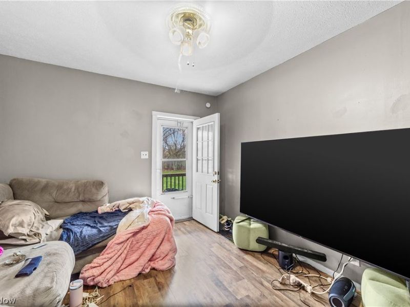 122 Elbe Street , Elyria, OH 44035 Photo 4