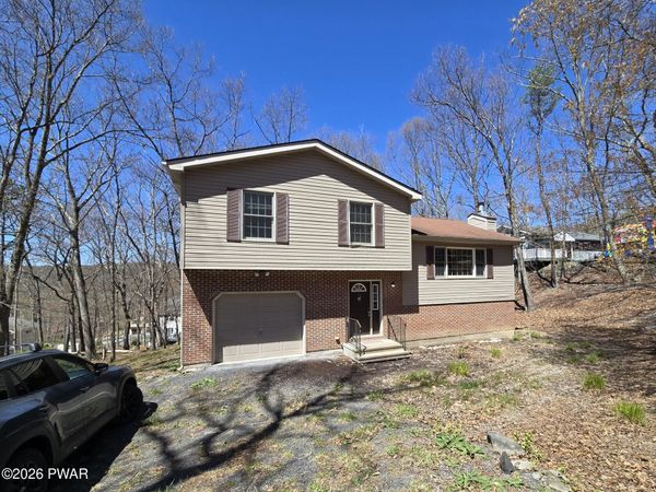 2210 Exeter Court , Bushkill, PA 18324