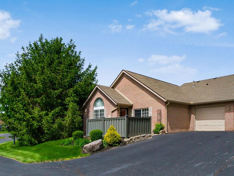 6101 Blendon Chase Drive, Westerville, OH 43081 Photo 2